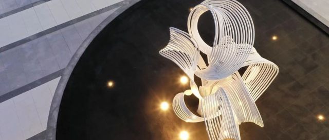 White Modern Metal Art Sculpture For Outdoor