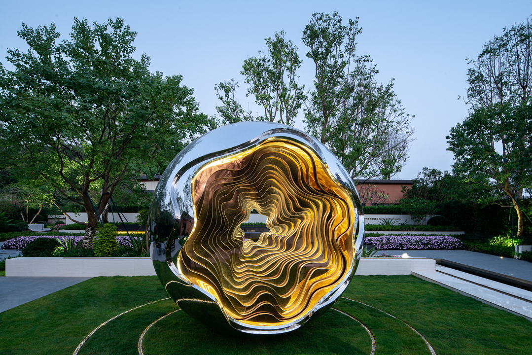 Modern City Stainless Steel Mirror Waiting for the Blossoms Sculpture