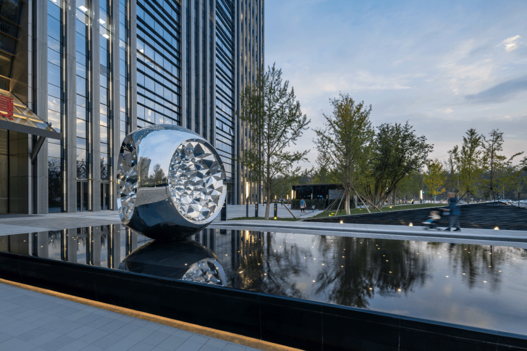 Stainless Steel Modern Outdoor Diamondshine Sculpture Supplier