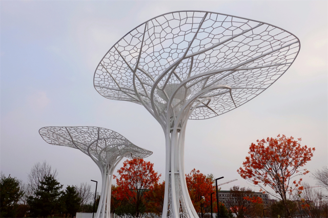 Outdoor Decorative Abstract Metal Tree Sculpture