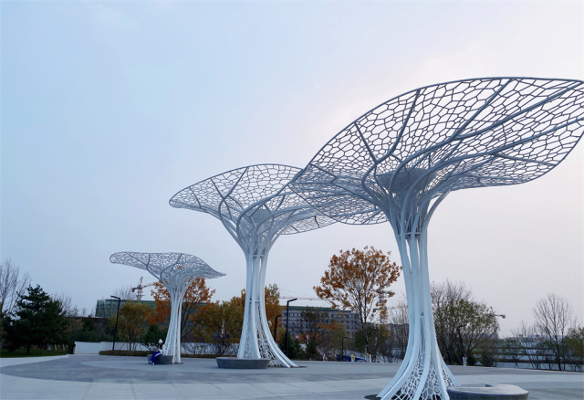 Outdoor Decorative Abstract Metal Tree Sculpture