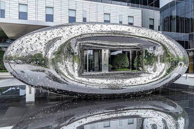Modern Oval Perforated Stainless Steel Sculpture For Hotel