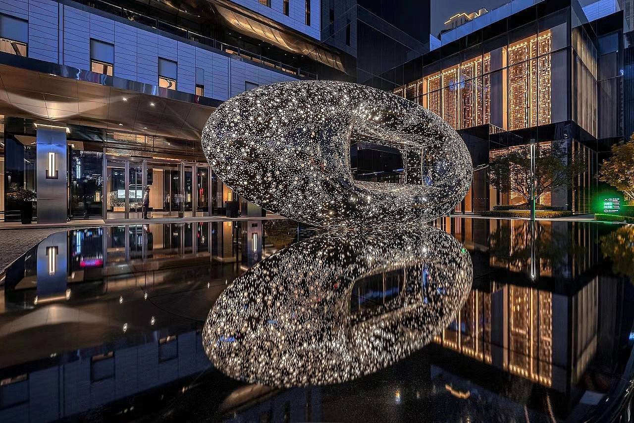 Modern Oval Perforated Stainless Steel Sculpture For Hotel