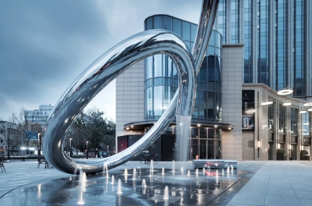 Outdoor Water Fountain Sculpture