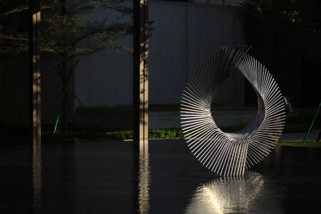 Outdoor Modern Twist Tubes Stainless Steel Sculpture
