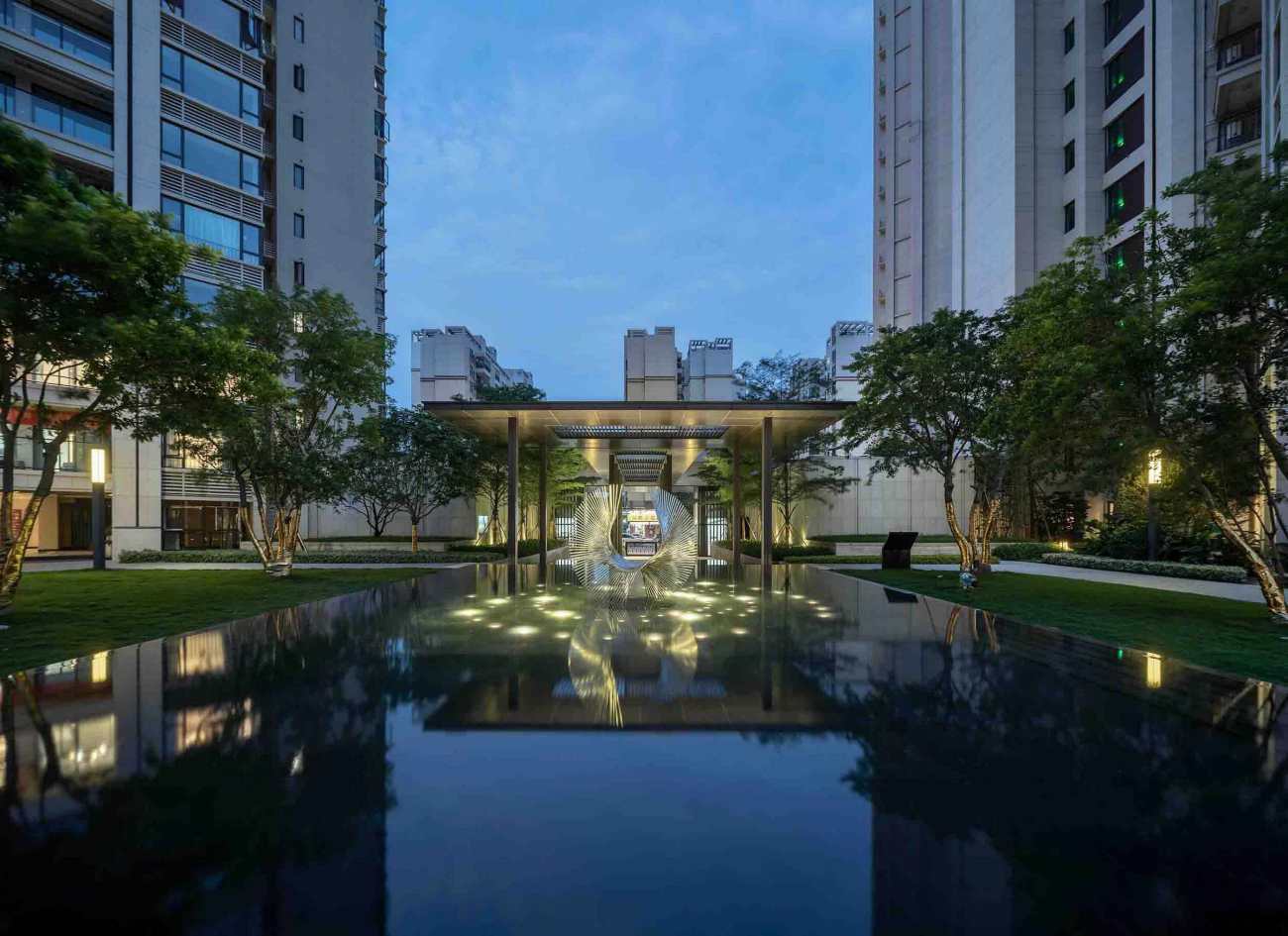 Outdoor Modern Twist Tubes Stainless Steel Sculpture