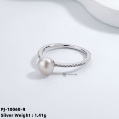 Elegance in Silver: Sterling Silver Pearl Ring with Lustrous Pearl