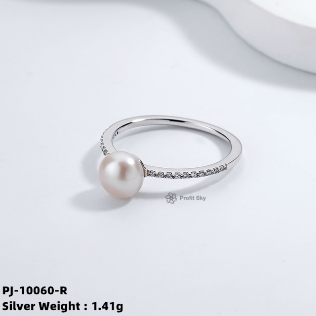 Elegance in Silver: Sterling Silver Pearl Ring with Lustrous Pearl