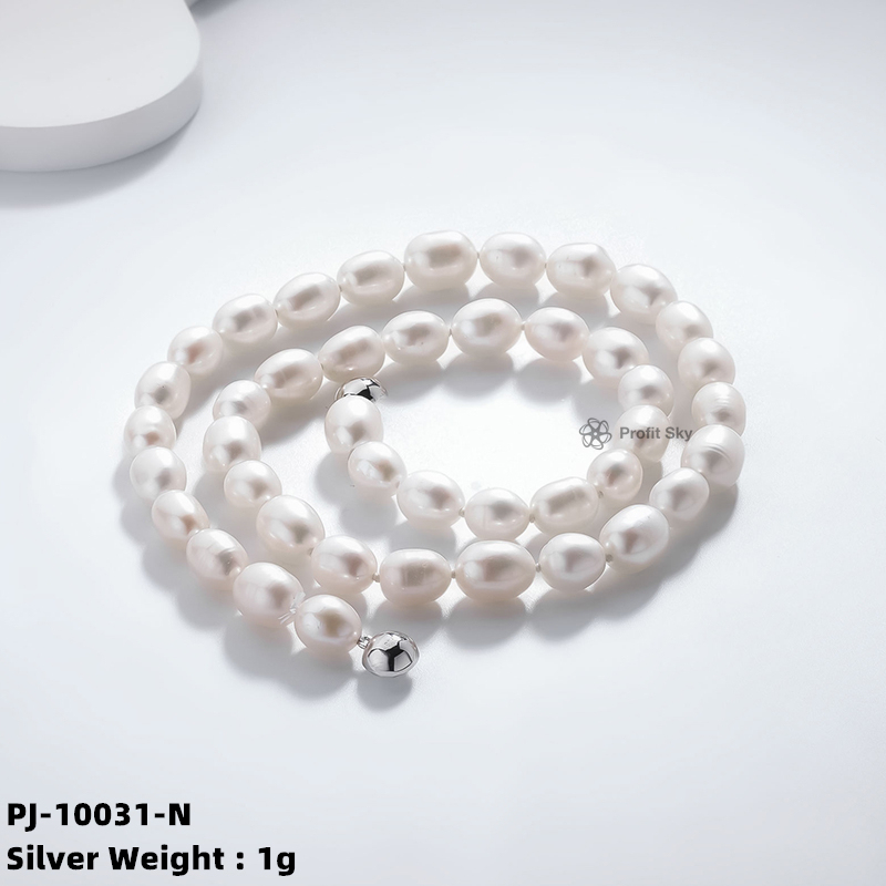 Contemporary Charm: Silver Bar and Pearl Necklace