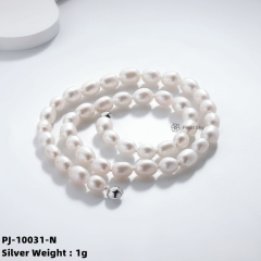 Contemporary Charm: Silver Bar and Pearl Necklace