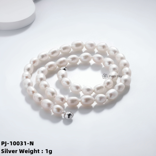 Contemporary Charm: Silver Bar and Pearl Necklace