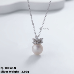 Classic Elegance: Vintage Style Silver Pearl Necklace