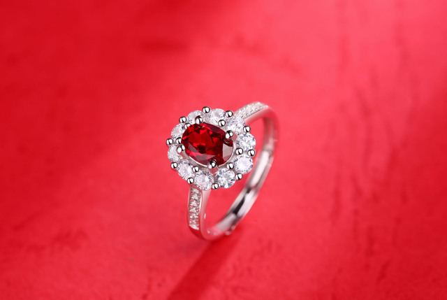 Garnet and Filigree Silver Vintage Ring