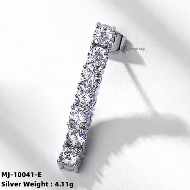 Vintage-Inspired Moissanite Studs Earrings