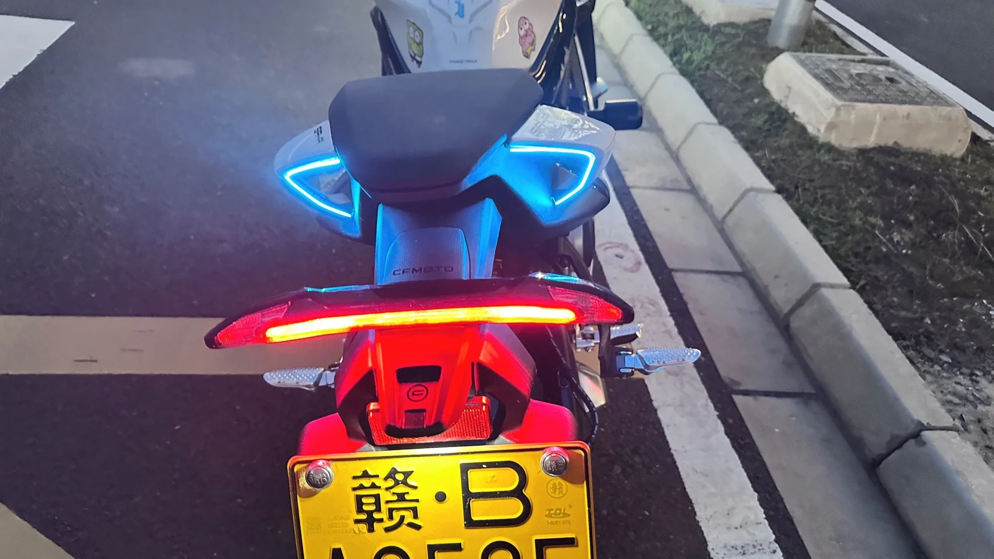 FOR CFMOTO 675SR The Upgraded Rear Lights Are Super Invisible Without Any Grainy Texture. They Look Absolutely Stunning When