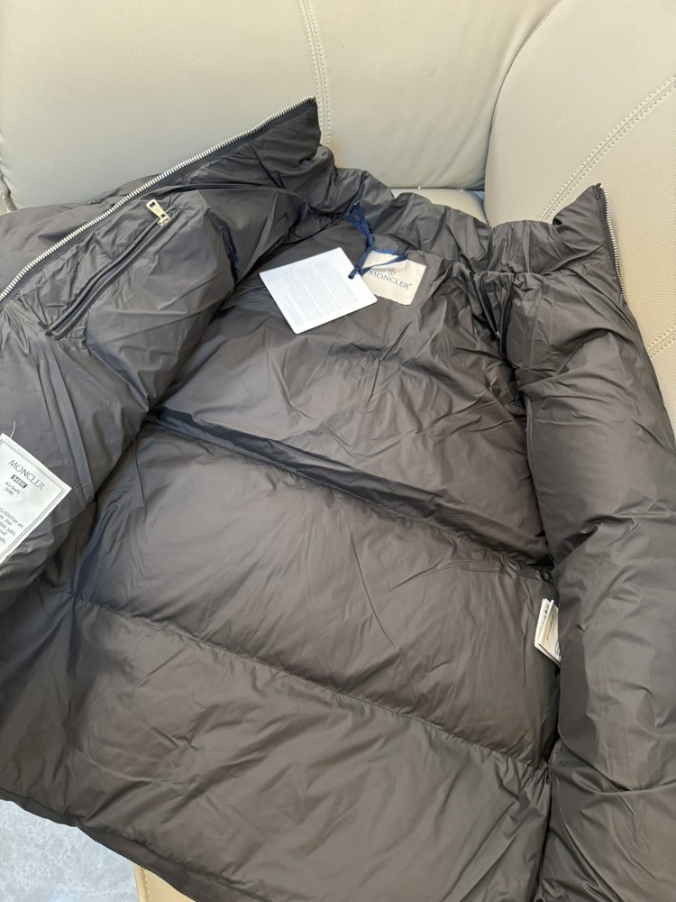 M0ncler Nfc Tag Black And Khaki Down Jacket