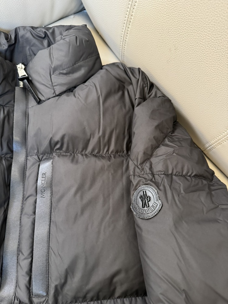 M0ncler Nfc Tag Black And Khaki Down Jacket