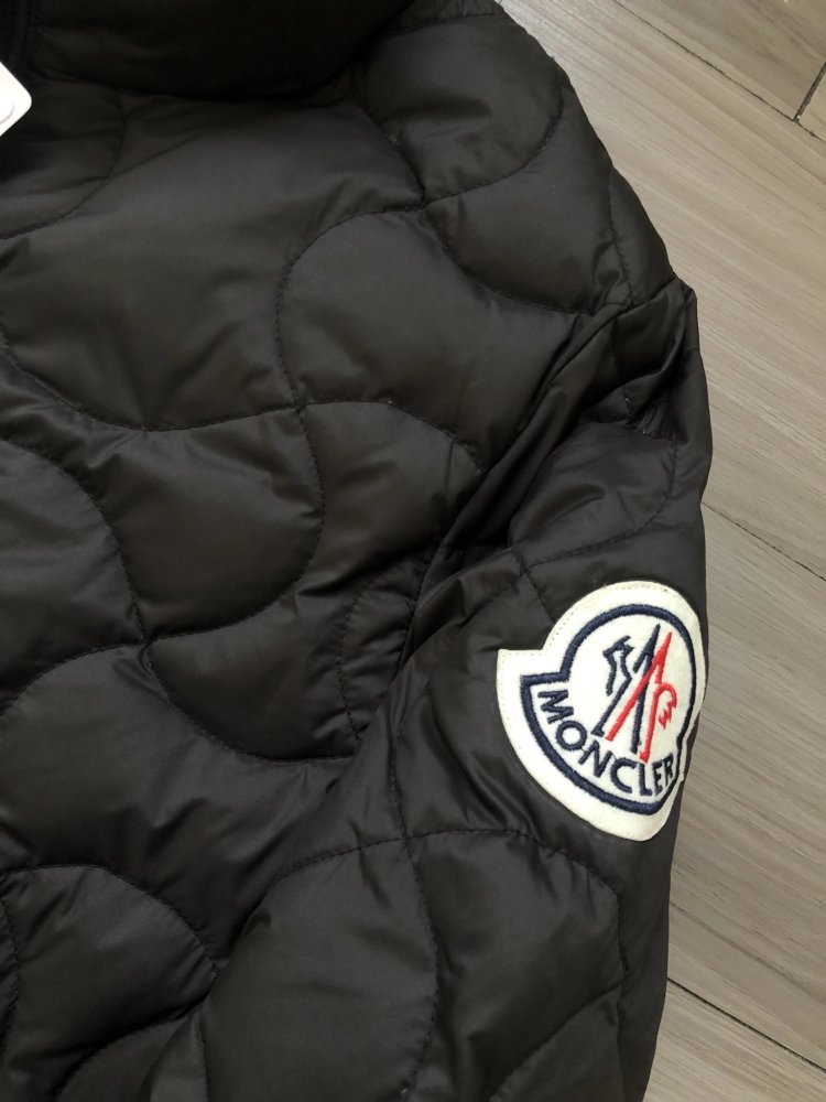 M0ncler Hatysa Short Down Jacket Black