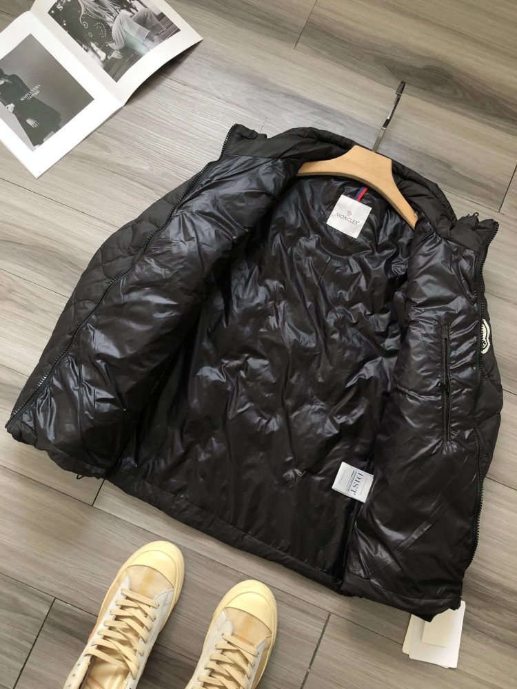 M0ncler Hatysa Short Down Jacket Black