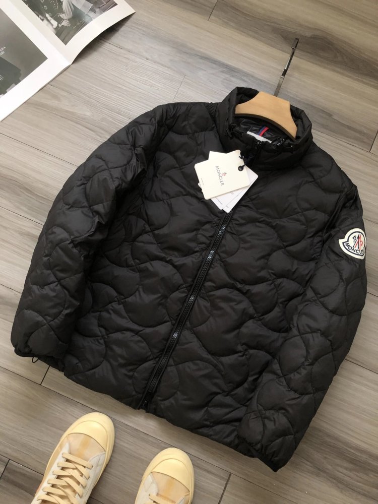 M0ncler Hatysa Short Down Jacket Black