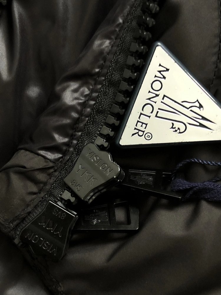 M0ncler Hatysa Short Down Jacket Black