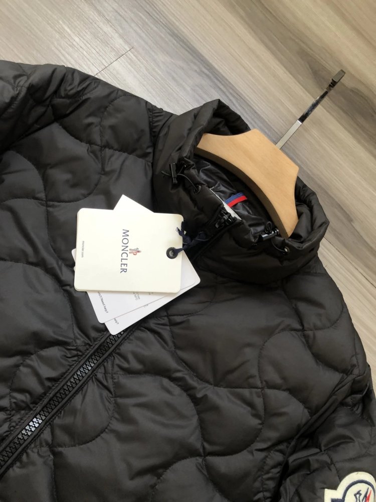 M0ncler Hatysa Short Down Jacket Black