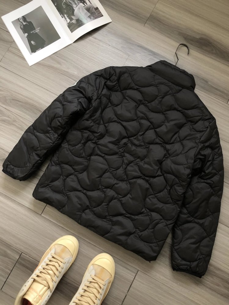 M0ncler Hatysa Short Down Jacket Black