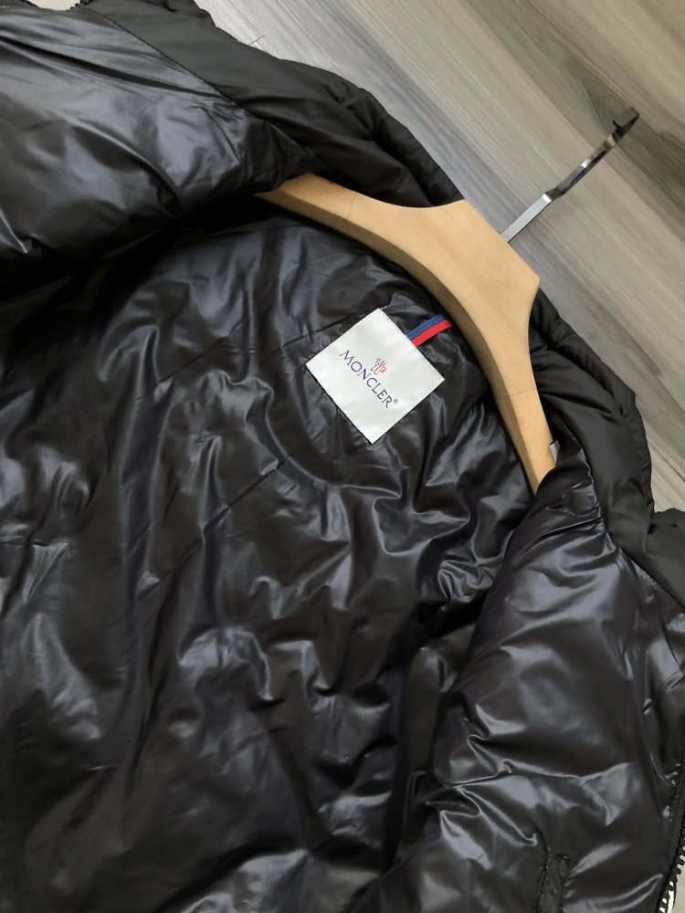 M0ncler Hatysa Short Down Jacket Black