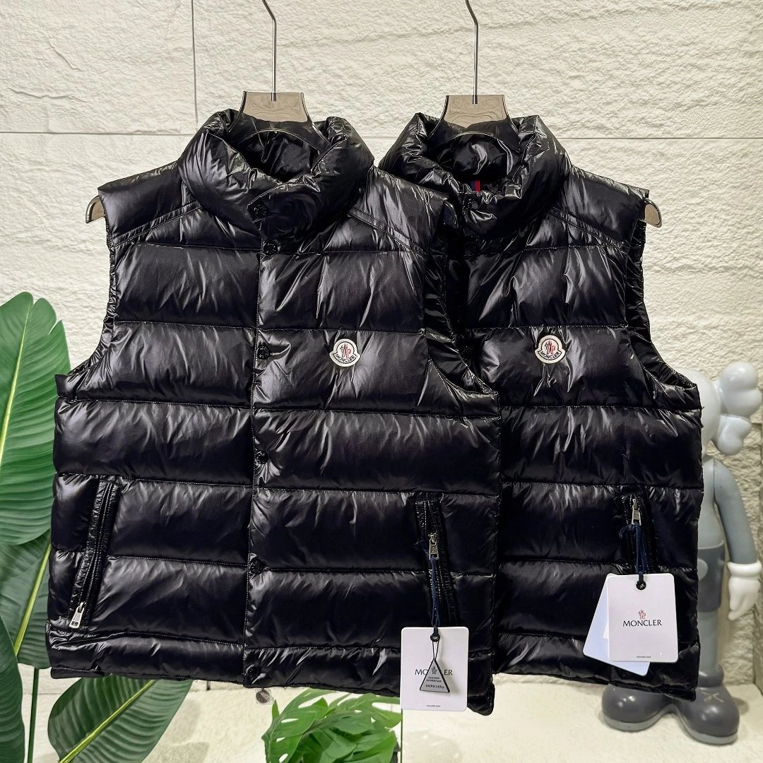 M0ncler classic down vest black
