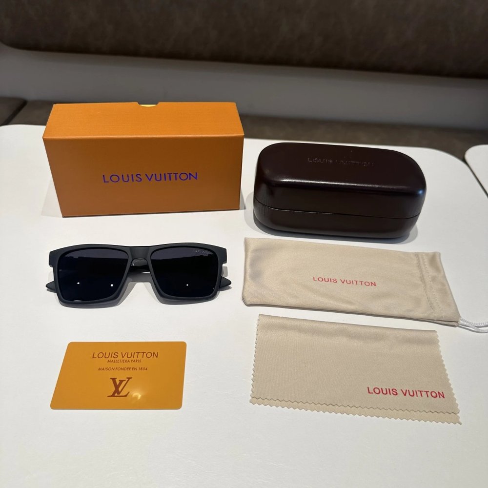 1V Sunglasses Black