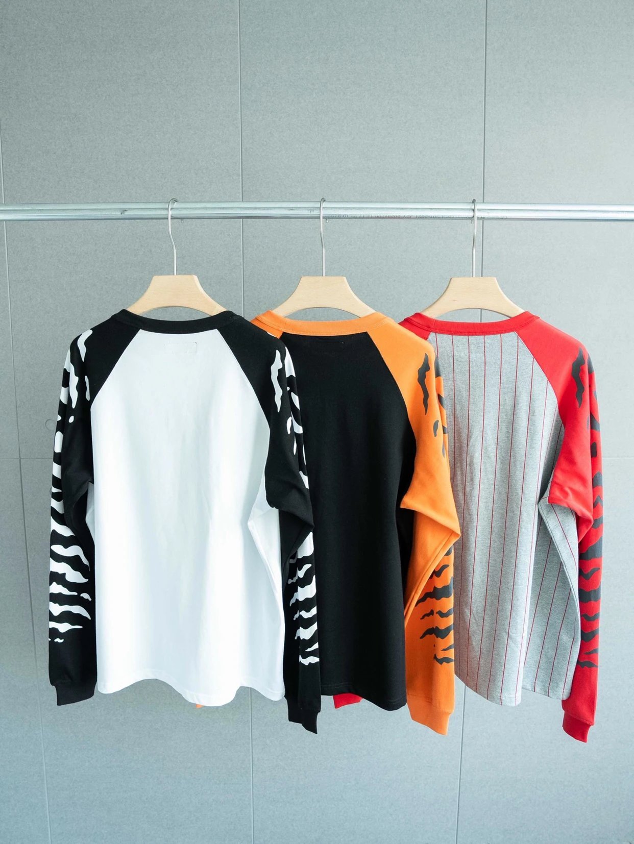 Sup SS26 Week6 Tiger Raglan L/S Top Longsleeve 3 Colors