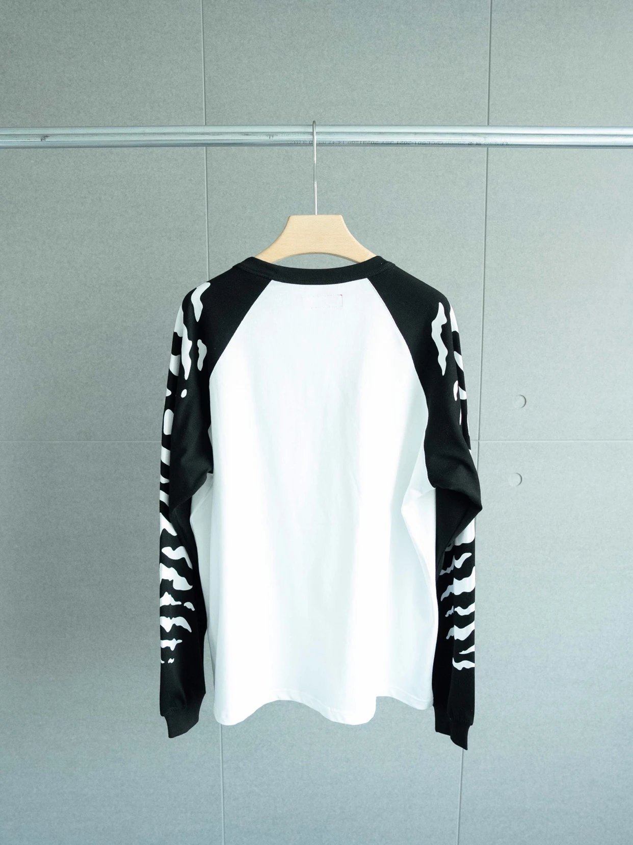 Sup SS26 Week6 Tiger Raglan L/S Top Longsleeve 3 Colors