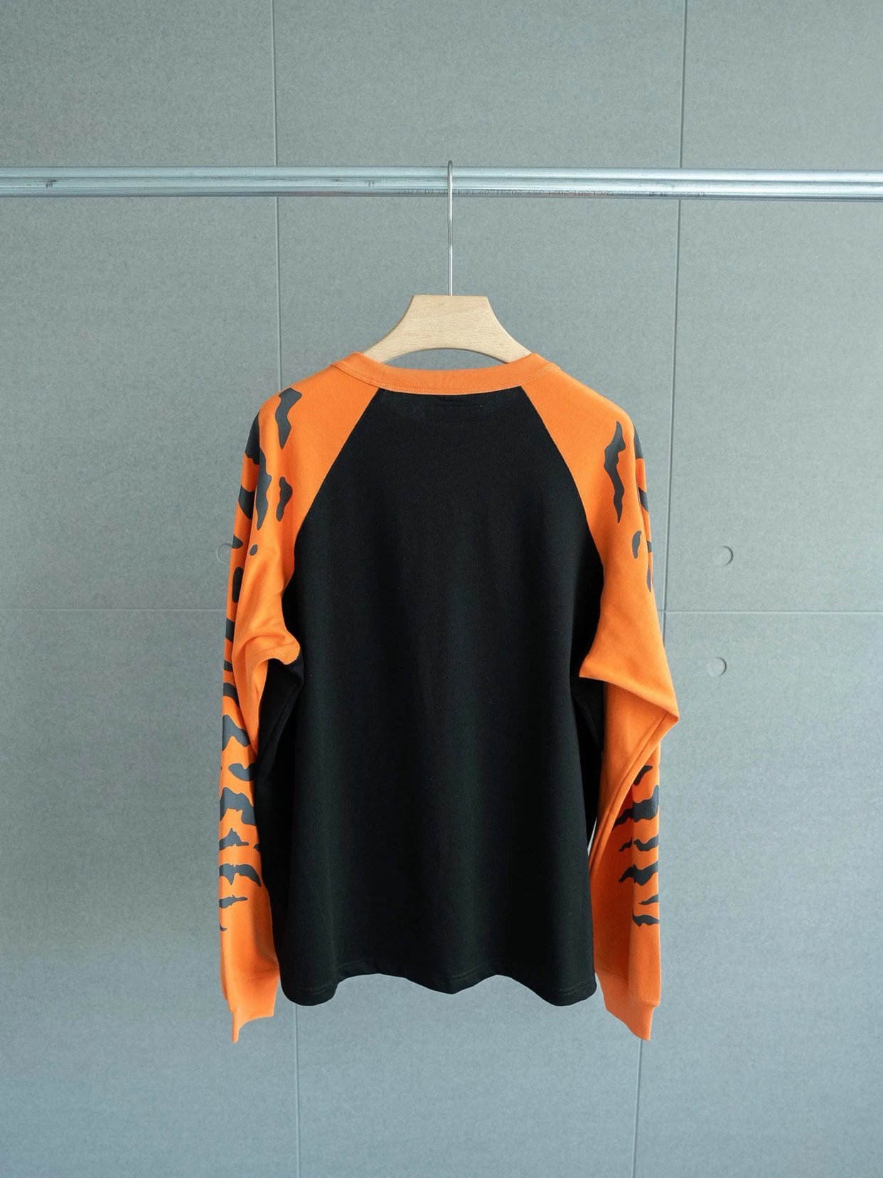 Sup SS26 Week6 Tiger Raglan L/S Top Longsleeve 3 Colors