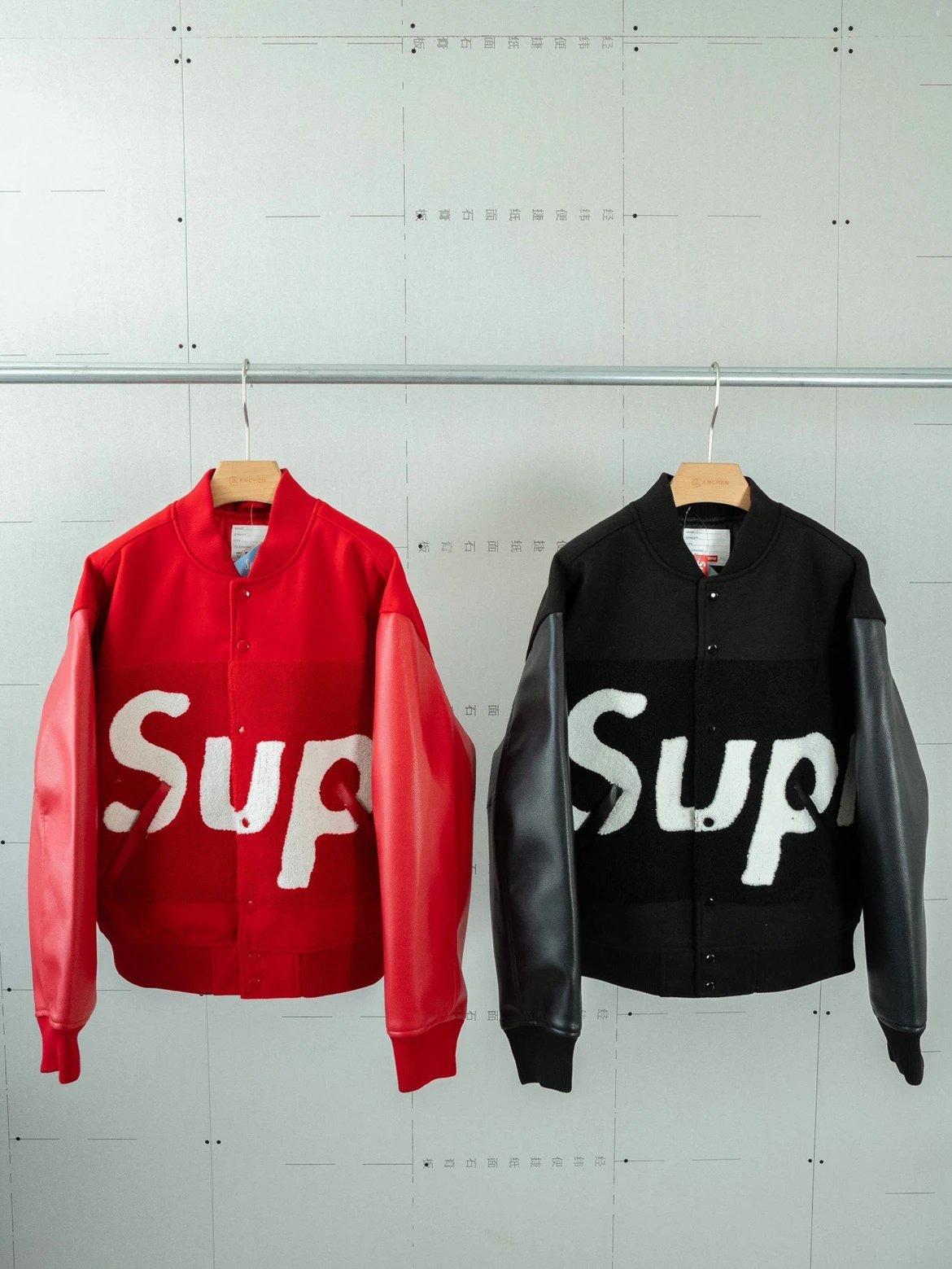 Sup Week1 Big Logo Chenille Versity Jacket Black Red
