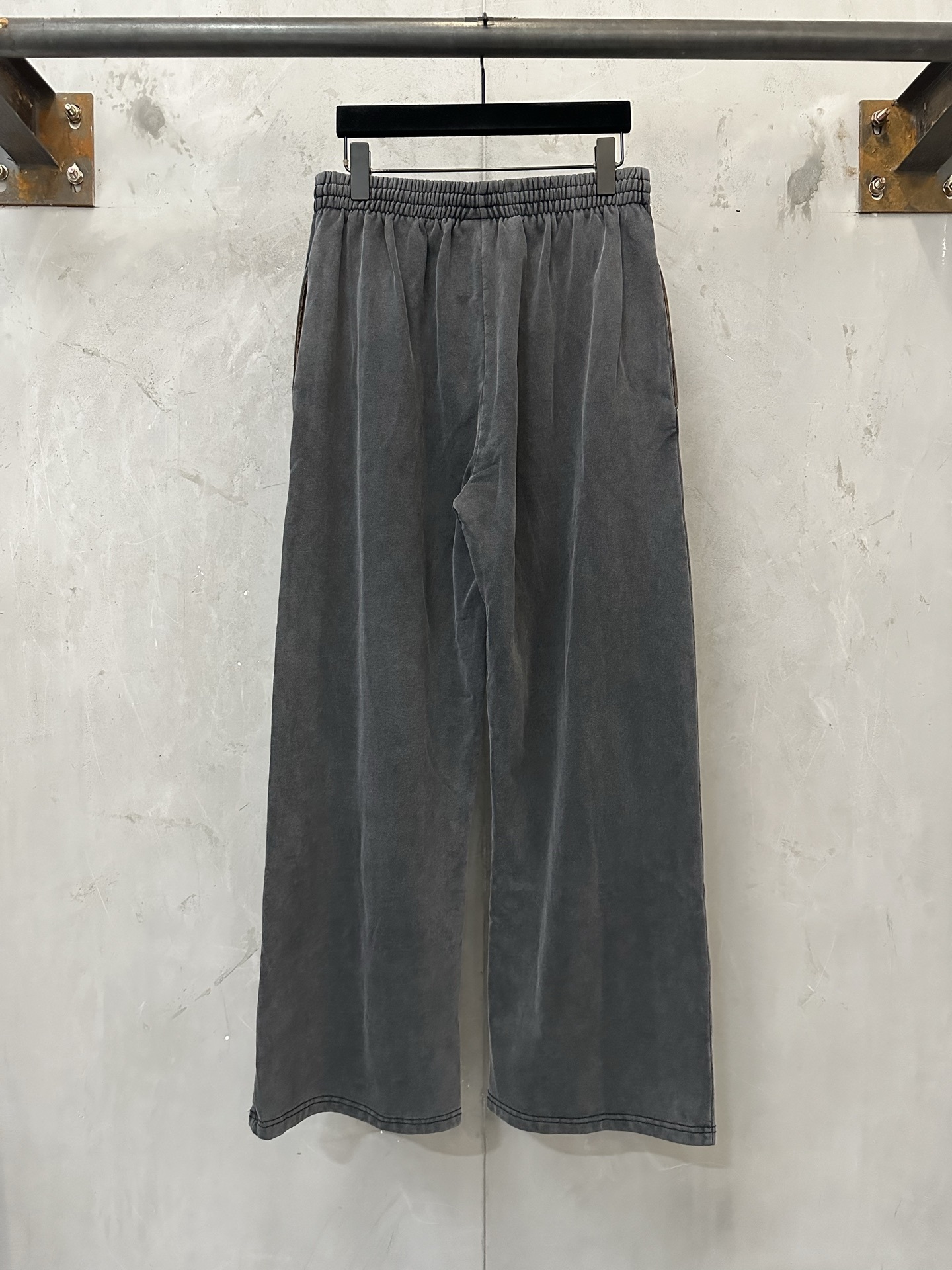 BLCG 642763 Washed Material Rose Seatpants Oversized