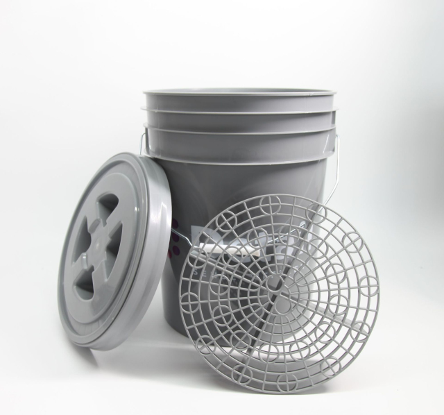 Car Wash Bucket (5 Gallon Bucket + Grit Guard + Gamma)