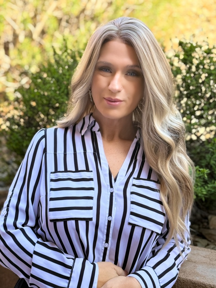 A49 by AISOM 13x6 True Glueless Wig Natural looking Wig Highlight Warm Blonde Wave Synthetic Lace Front Wig with Realistic Hairline 22 inches