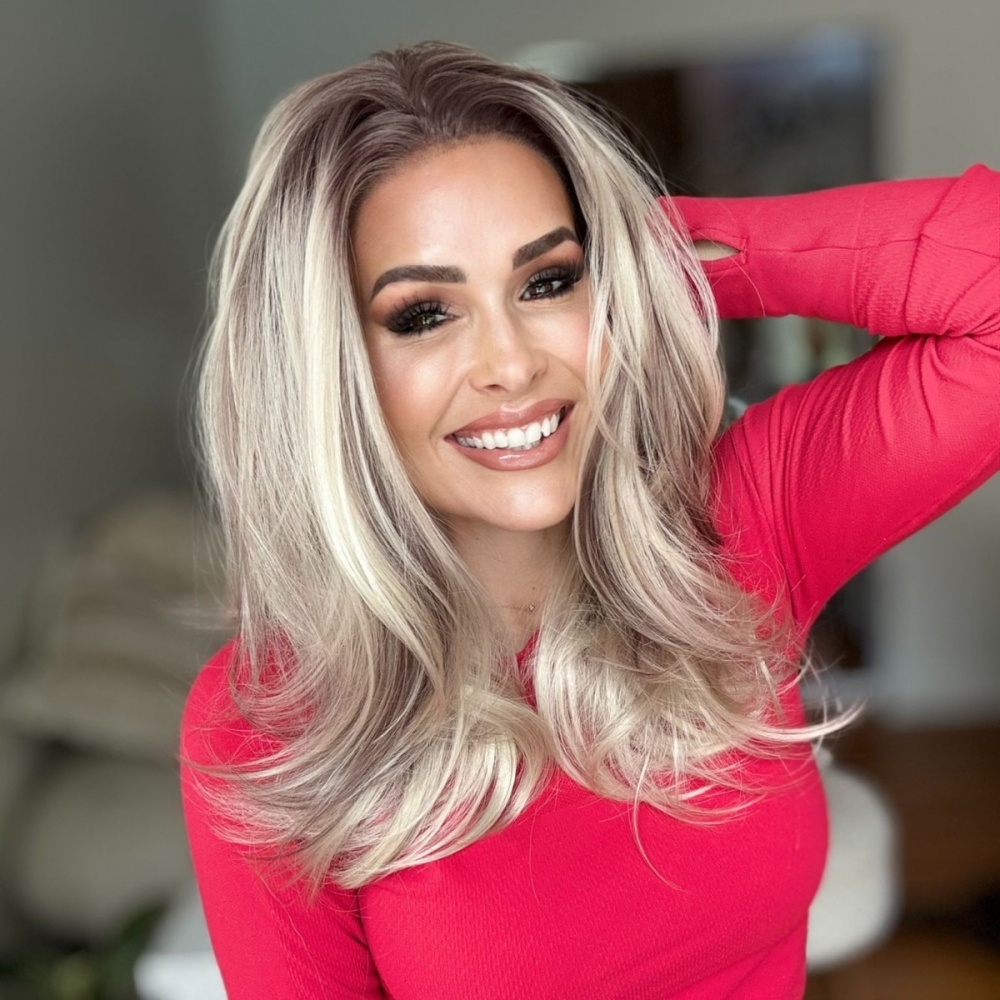 A67 by AISOM Bright Blonde Highlights 13x4 Free Part Lace Front Wig Layered Straight 17 Inches Heat Friendly Synthetic Wig for Women