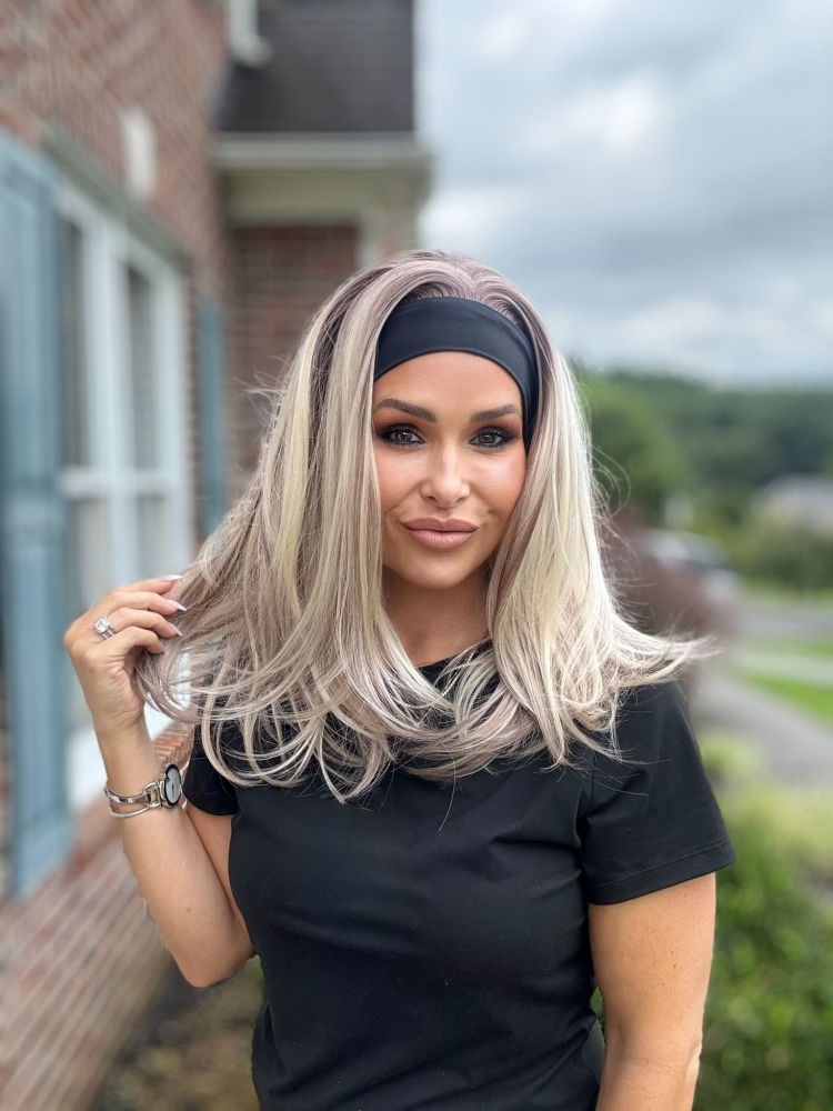 Lena by AISOM Layered Straight Headband Wig Cool Blonde mix Brown Synthetic Hair Wig for Women 16 Inches Ready to Wear Short Hair Heat Friendly