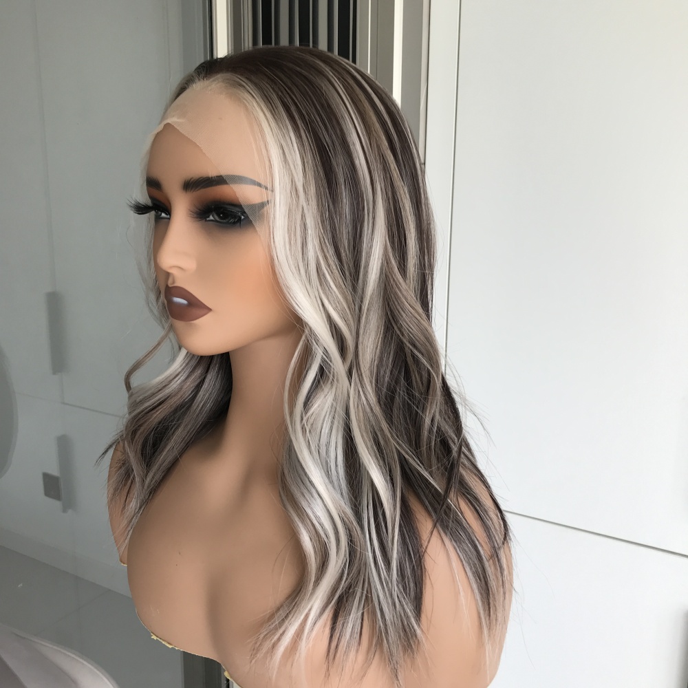 Tori by AISOM Soft Wave 16 Inches Iced Mocha Free Part Synthetic Lace Front Wigs with Scandinavian Hairline Fashion Women Gluless Wig Low Density