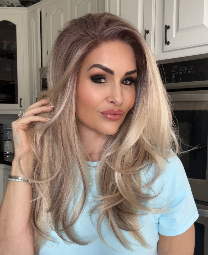 A33 by AISOM Wear And Go Glueless Wigs 16” Layered Straight Synthetic Wig Bright Blonde Highlights Ombre Lace Front Wigs for Women Highlight Wig