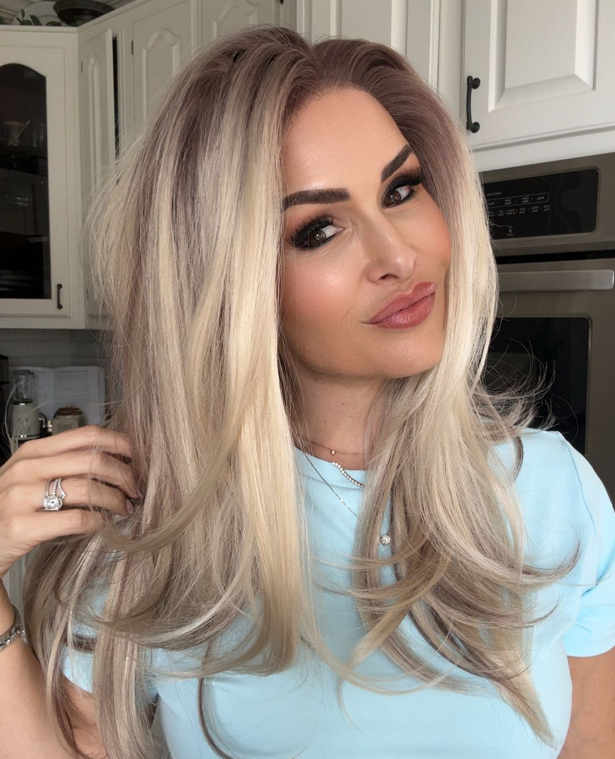 A33 by AISOM Wear And Go Glueless Wigs 16” Layered Straight Synthetic Wig Bright Blonde Highlights Ombre Lace Front Wigs for Women Highlight Wig