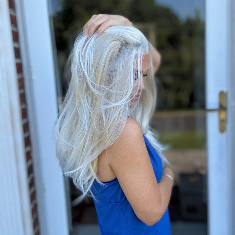 A43 by AISOM 13*6 Glueless Lace Front Wig Pre Plucked Highlight Blonde with White Tips Layered Straight Synthetic Lace Wig for Women