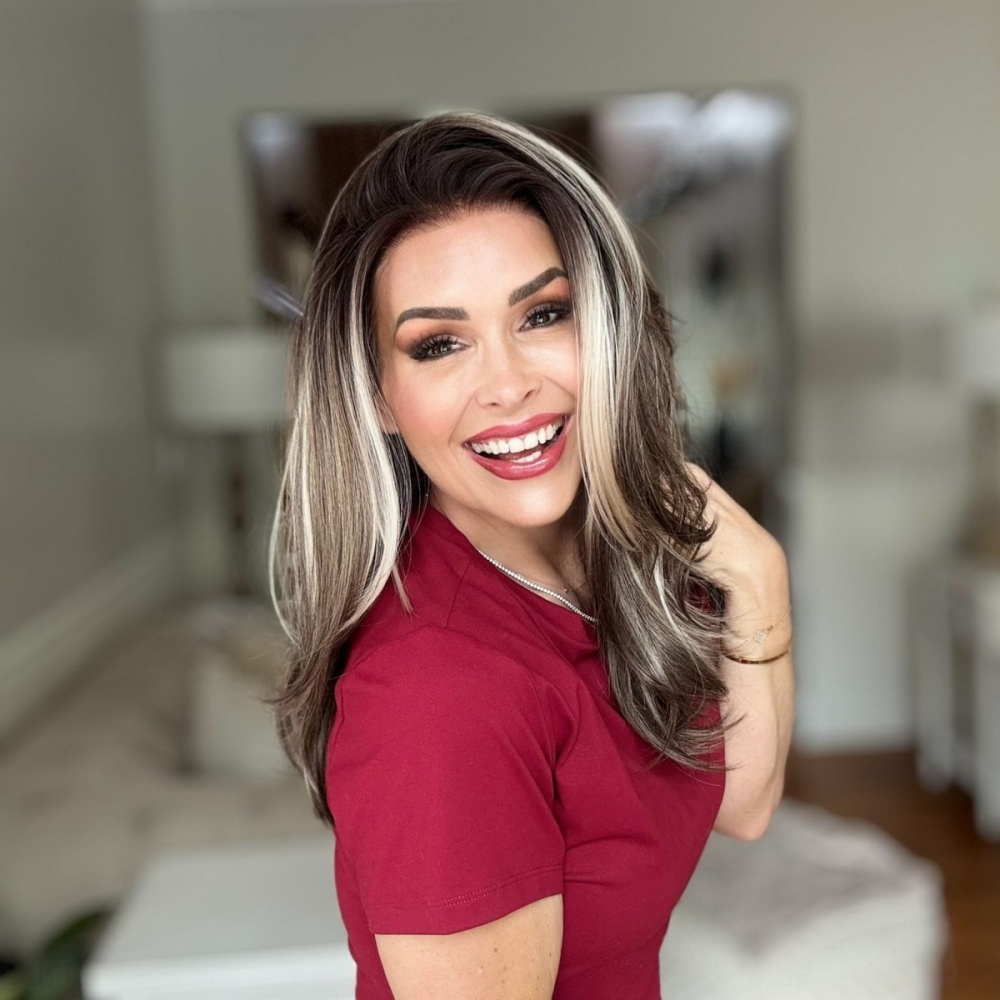 A02 by AISOM Free Part Brunette Blonde Highlight 13*4 Lace Front Wig 18 Inches Low Density Layered Glueless Wig for Women Daily Use