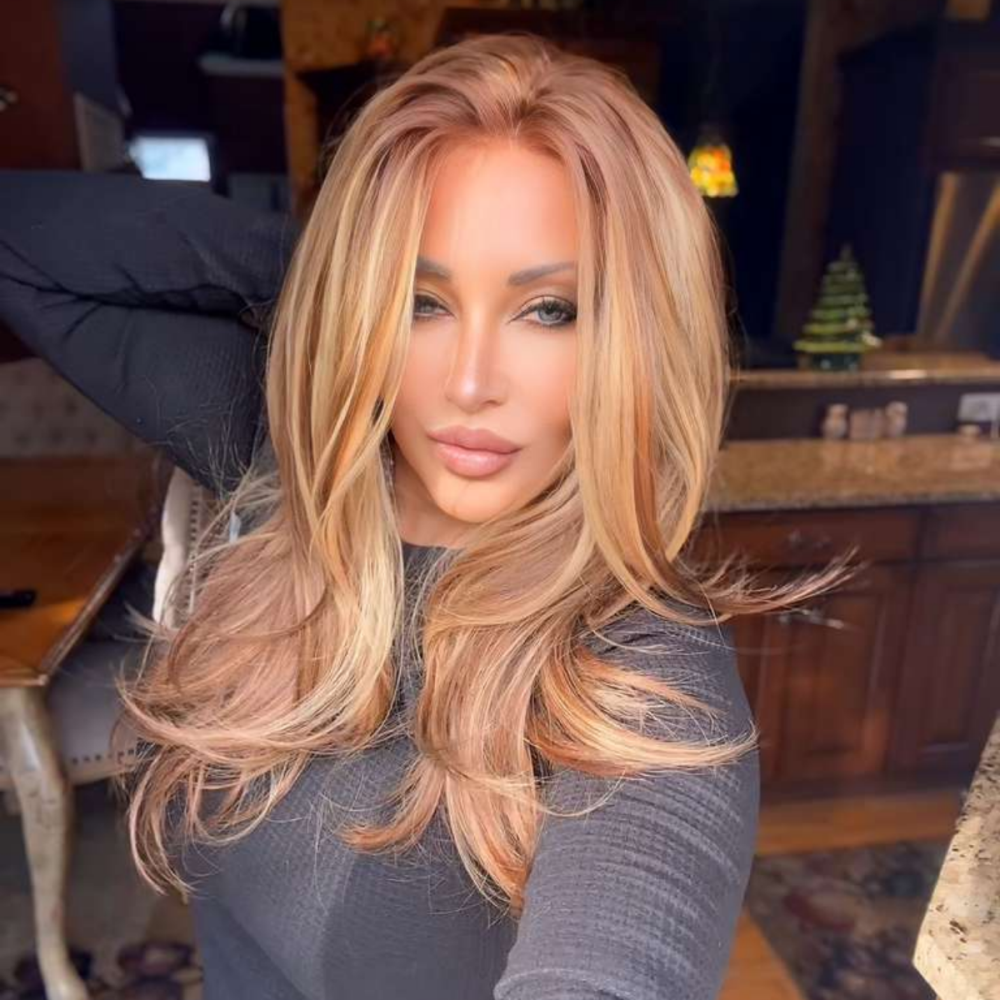 A47 by AISOM 18“ Highlight Copper Blonde Layered Straight Synthetic Lace Front Wigs 13x4 HD Glueless Wig Pre Plucked Free Part Heat Resistant Fiber Wig for Women