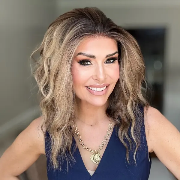 AISOM Chloe Light Brunette Short Water Wave Wig