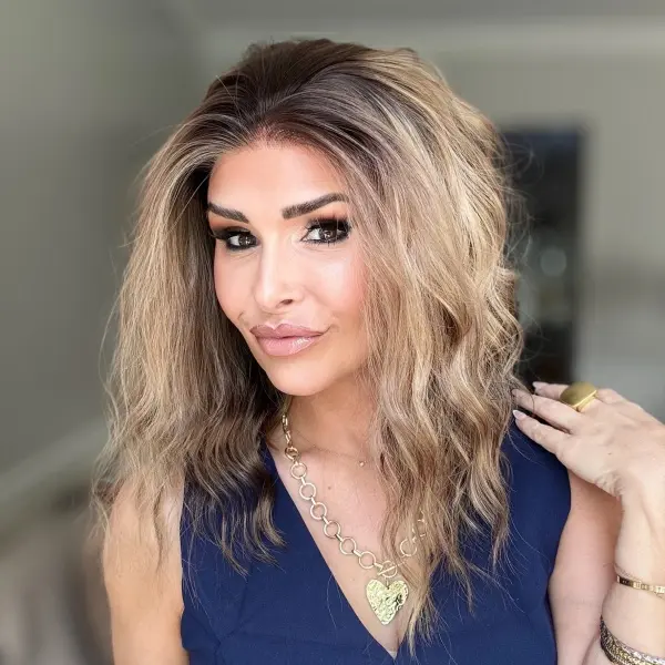 AISOM Chloe Light Brunette Short Water Wave Wig