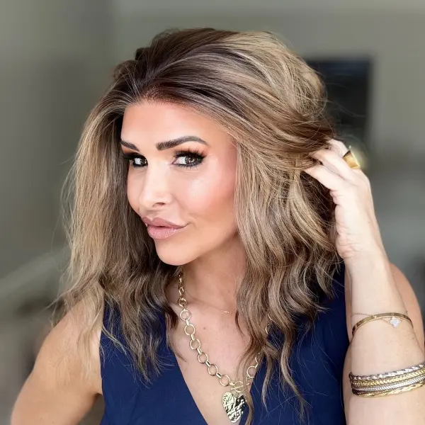 AISOM Chloe Light Brunette Short Water Wave Wig