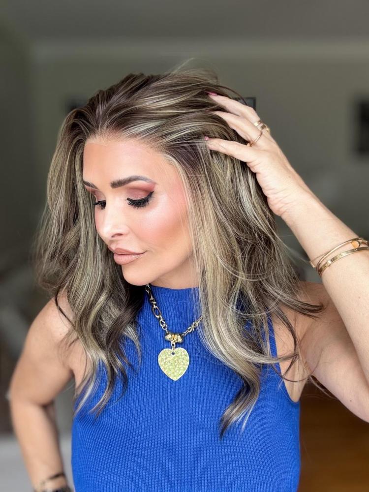 AISOM New Release Tori Soft Taupe Blend Short Natural Wave