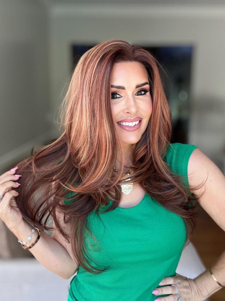 AISOM New Release Lila Natural Straight Toasted Maple Color Lace Front Wig 22 Inches 13x4 Free Part Synthetic Lace Wigs Natural Looking Glueless Wig Low Density